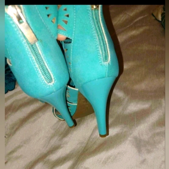 Teal Sandal - Picture 2 of 3